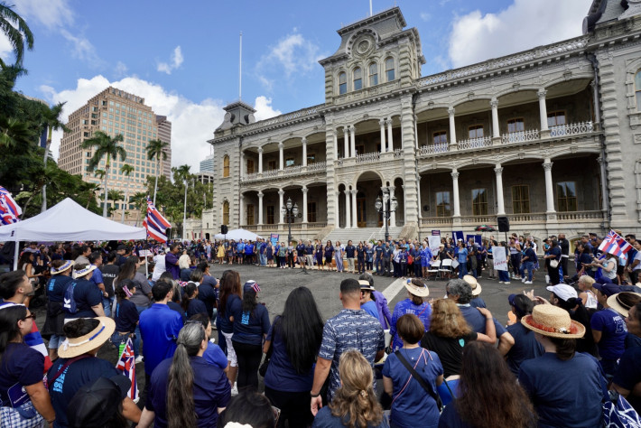 Hundreds unite to uphold Ke Aliʻi Pauahi’s will